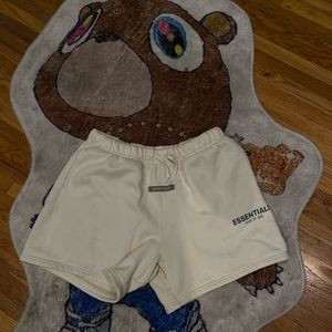cream essential Fear of God shorts